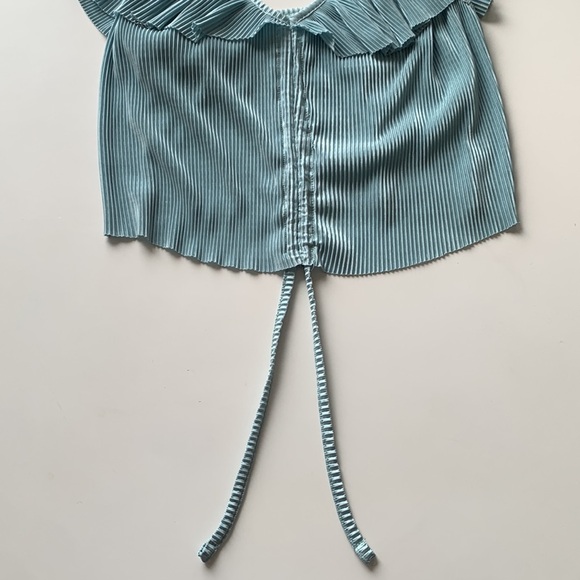 Blue scrunchable frilly top - unknown brand - tagless - fits like a small - Picture 4 of 5